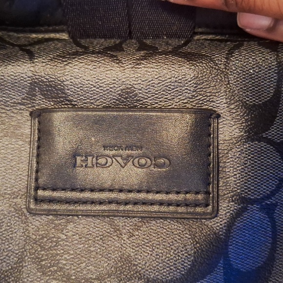A coach bag gently use. - Picture 4 of 6